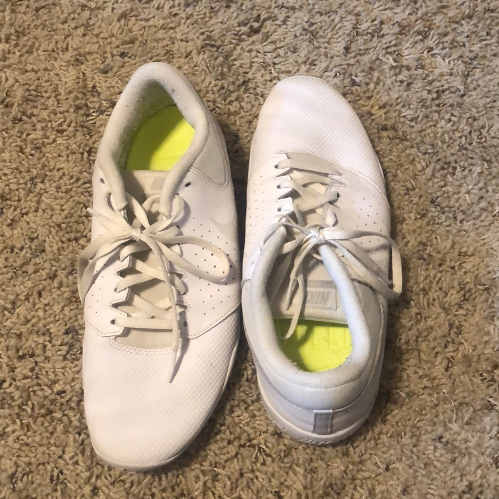Nike cheer shoes